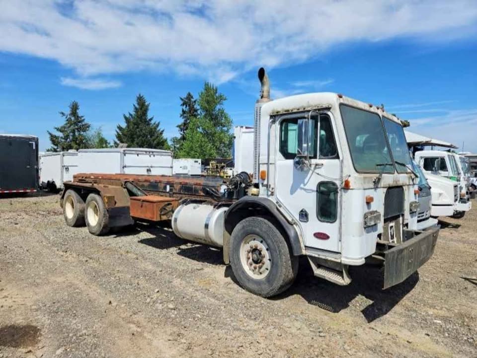 2001 Peterbilt 320