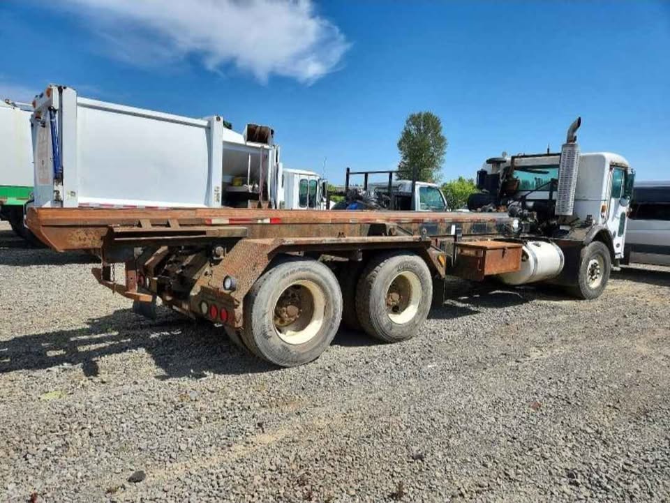 2001 Peterbilt 320 — photo 4