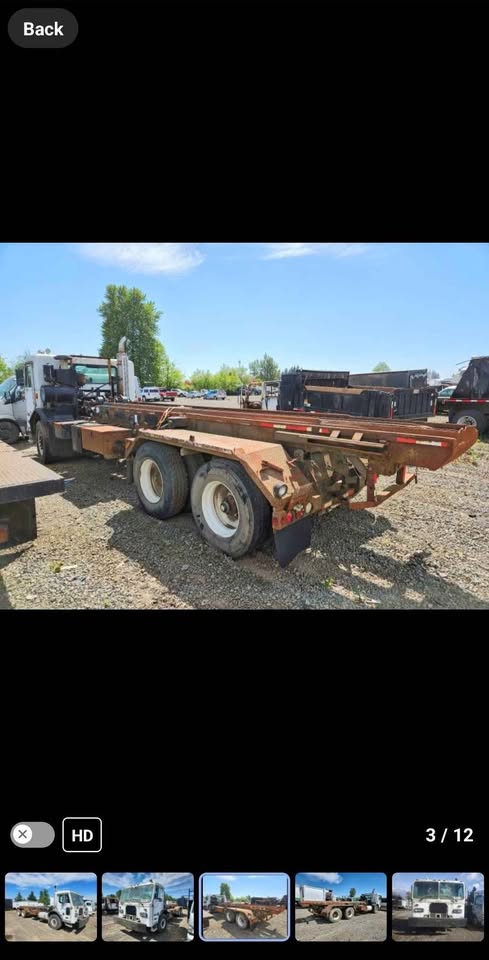2001 Peterbilt 320 — photo 5