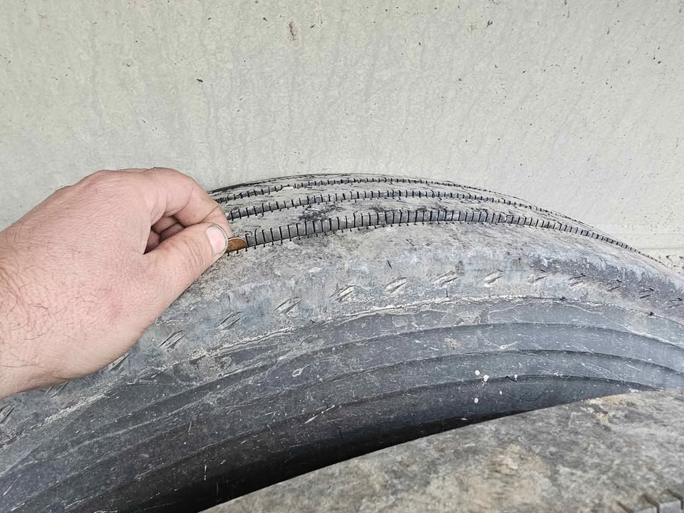 Semi wheels and tires — photo 2