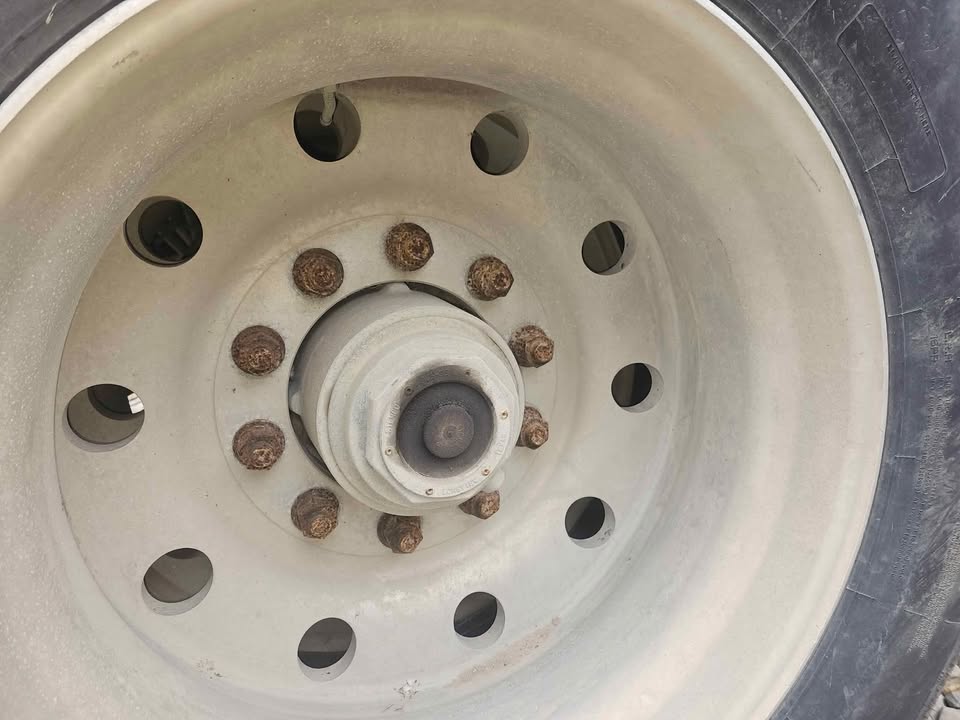 Semi wheels and tires — photo 4